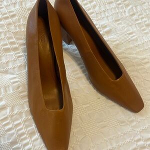 MNG brand new pumps, size 8.5, European 39